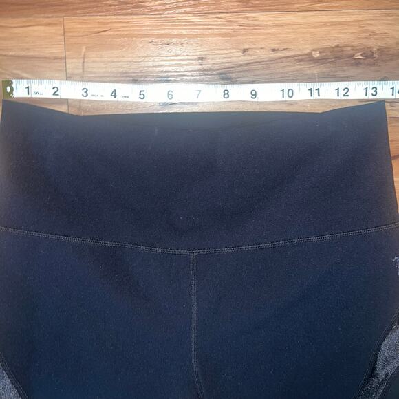 Zyia Active Lightweight Black Leggings with Lace Peekaboos Size 8-10 - Picture 6 of 10